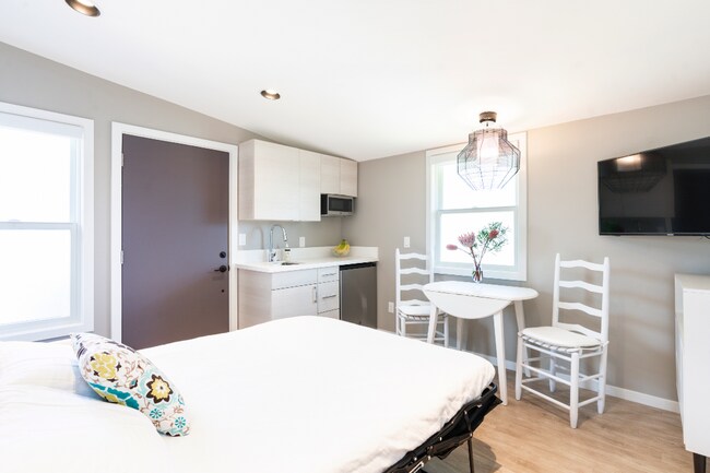 930 Pueo St unit Furnished Studio Ret, Honolulu, HI 96816 - photo 4