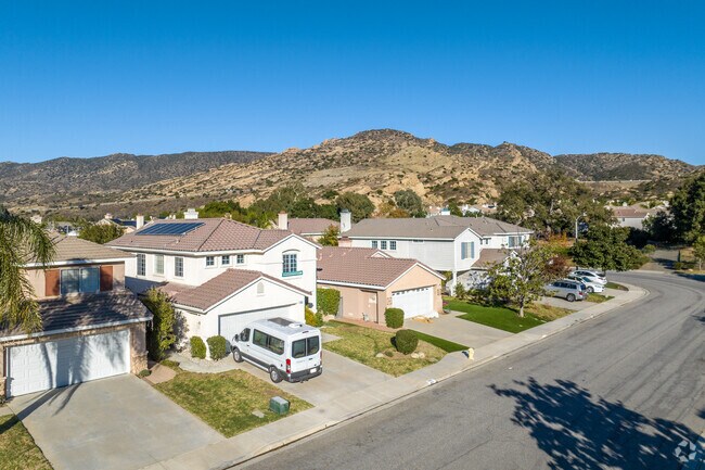 There are many track home developments throughout the Santa Susana area.