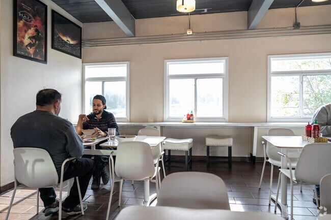 Pho House Deli in Uplake offers delicious and authentic Vietnamese food.