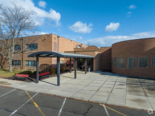 Beckett Ridge students attend Lakota Ridge Junior School, a public middle school located in West Chester, Ohio.