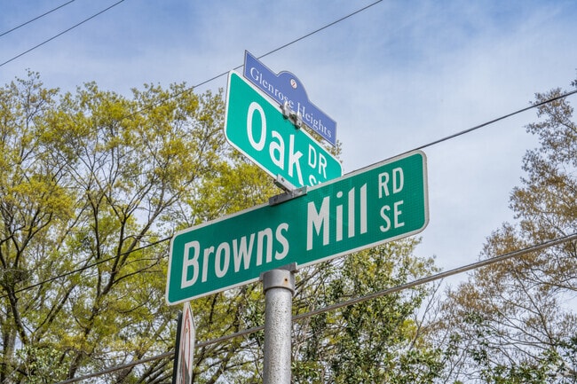 Glenrose Heights offers residents solitude from Downtown Atlanta, and convenience to the Hartsfield Jackson International Airport.