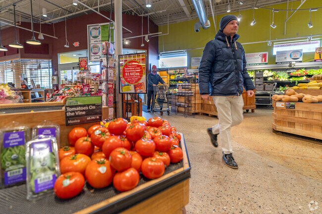 Stonefield residents in Middleton, WI can do their grocery shopping at the Wille Street Co-Op.