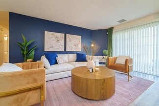 4280 S Ravinia Dr, Greenfield, WI 53221