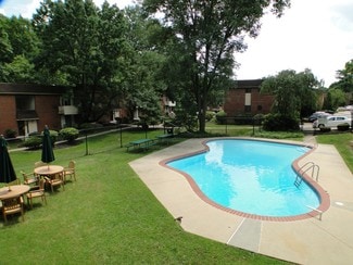 100 E Glenolden Ave, Glenolden, PA 19036