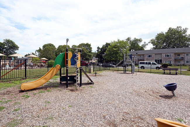 Penn Crest Apartments, Allentown, PA 18104 - photo 7