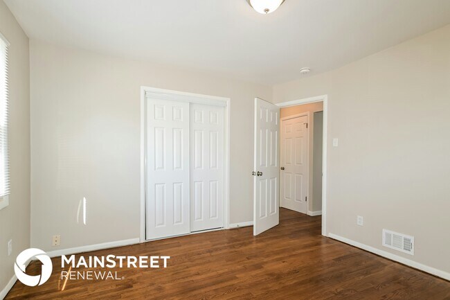 10117 Crown Point Dr, Saint Louis, MO 63136 - photo 7