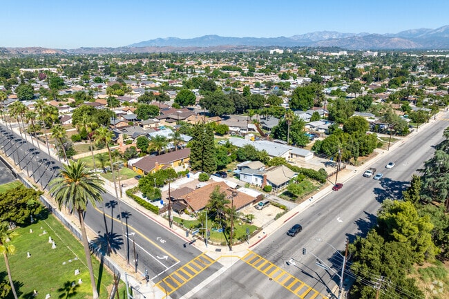 Gazing from above, Rio Rancho's captivating landscape is framed by majestic mountains.