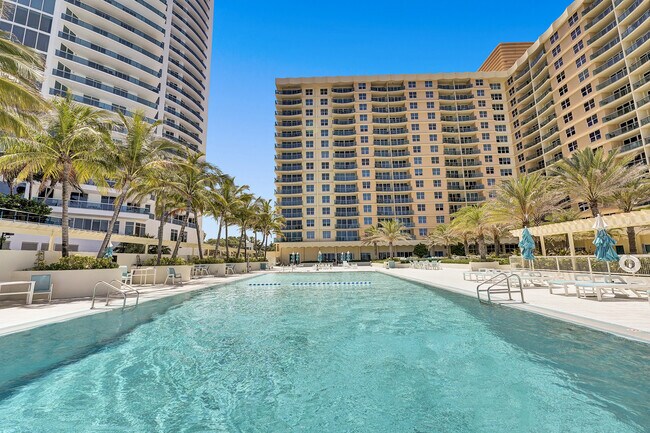 The Wave unit 1115, Hollywood, FL 33019 - photo 2