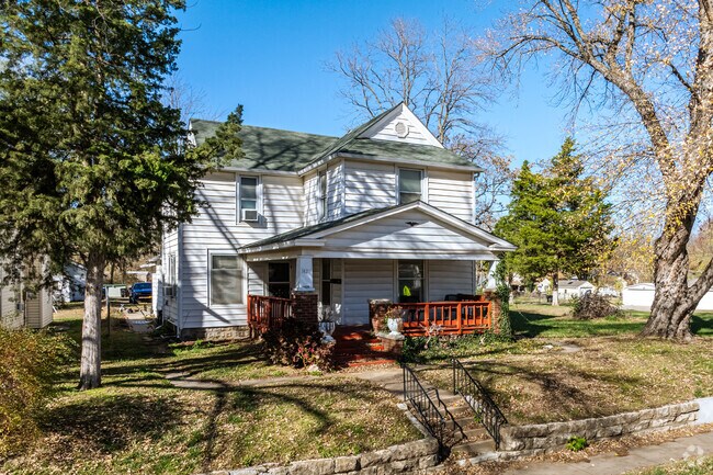 Large bungalow homes built in the early 1900s line the streets of North Topeka.