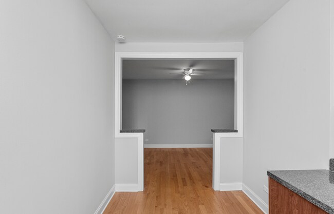 3721 N Pine Grove Ave unit P17, Chicago, IL 60613 - photo 5