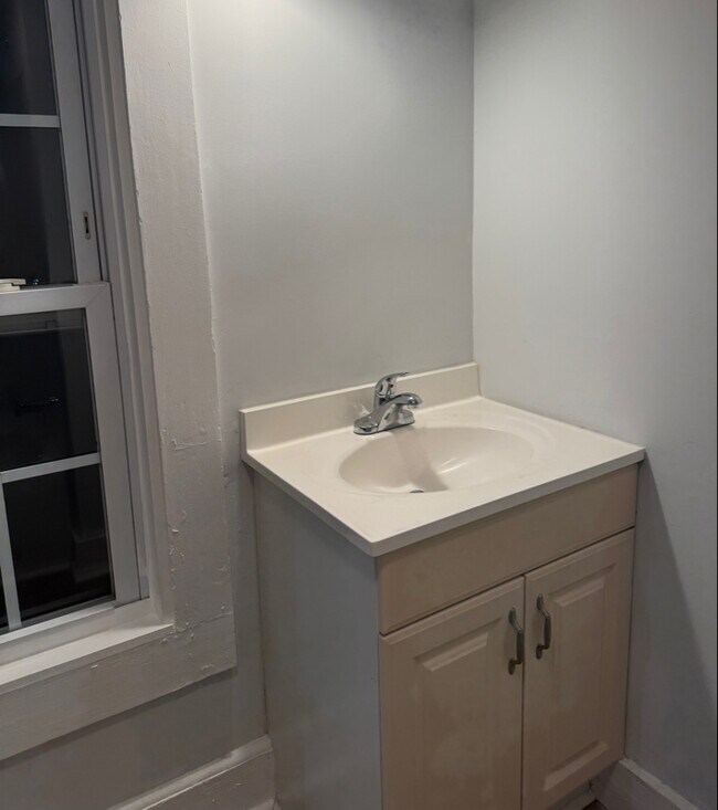 223 N Main St unit 2, Naugatuck, CT 06770 - photo 2