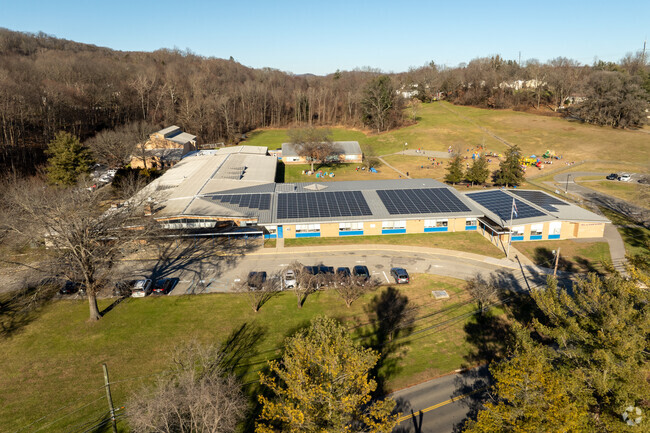 Hill And Plain Elementary School is set on a large campus.