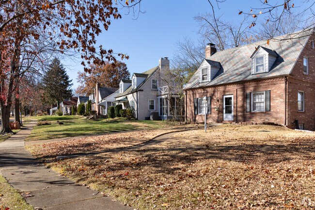 Pasadena Park's inviting streets embrace a vibrant community.