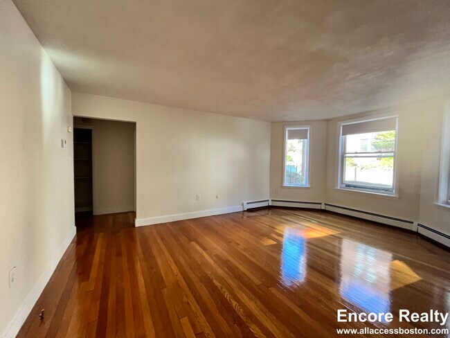 312 Tappan St unit 1, Brookline, MA 02445 - photo 4