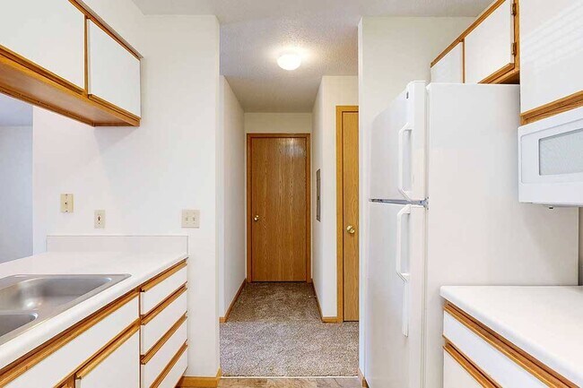 Highland View Apartments, Lincoln, NE 68521 - photo 3