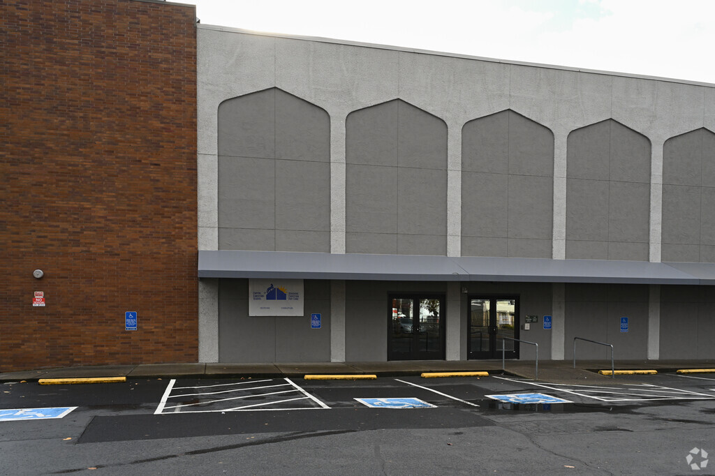 Capital Christian School provides education in the neighborhood of 
Downtown Salem.