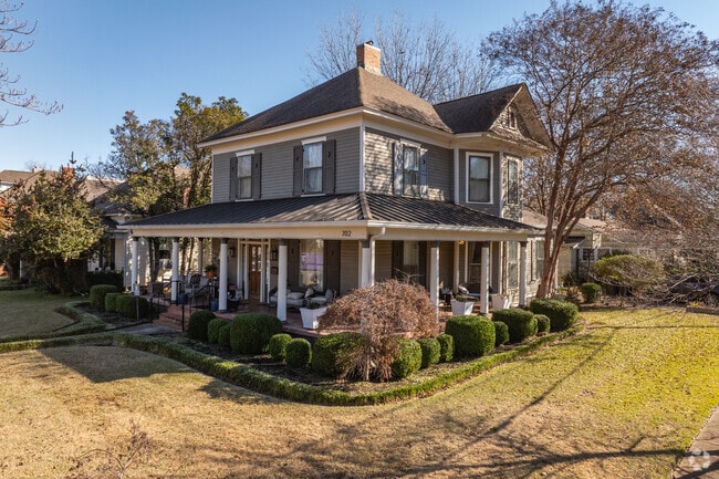 Some larger Old Decatur homes feature expansive porches.