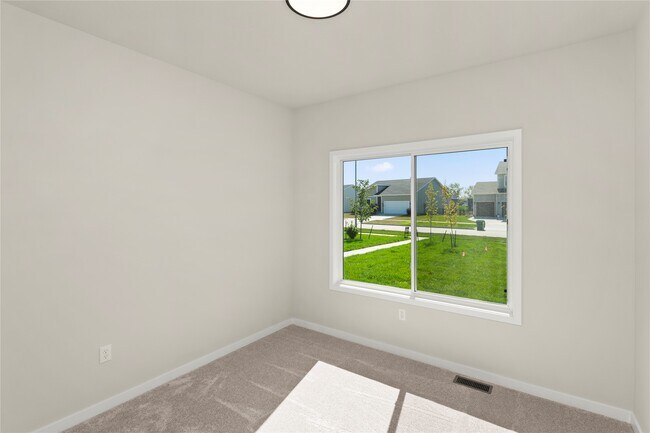 9764 Regatta Ln, Johnston, IA 50131 - photo 4