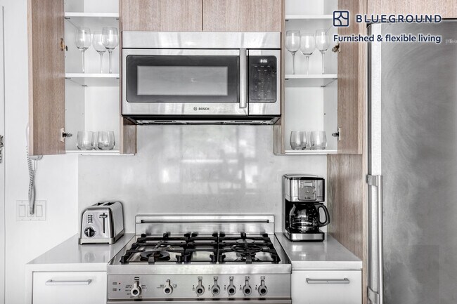 311 W 50th St unit FL2-ID810, New York, NY 10019 - photo 6