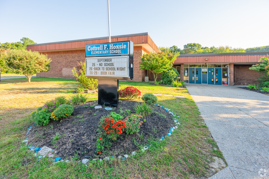 Hoxie Elementary School fosters academically successful students.