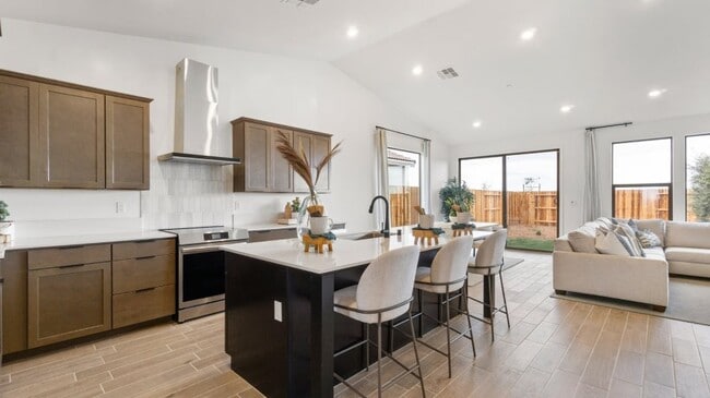 8600 Rawhide Ave, Shafter, CA 93263 - photo 2