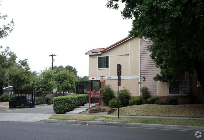 Banbury Apartments, Riverside, CA 92505 - photo 2