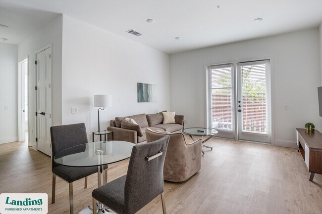 650 E Sycamore St unit 3101.1408266, Denton, TX 76201 - photo 2