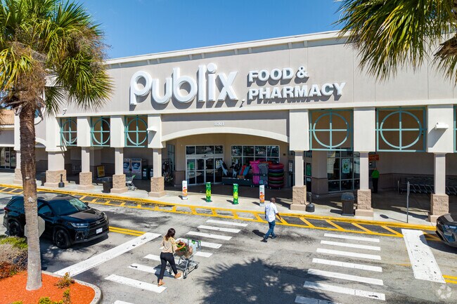 Grab all your grocery needs for the week at the local Publix Supermarket in Reunion, FL.