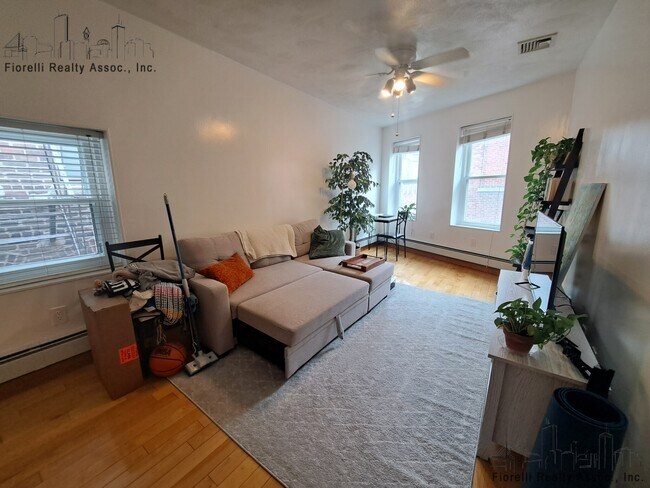 95 N Margin St unit 3, Boston, MA 02113 - photo 2