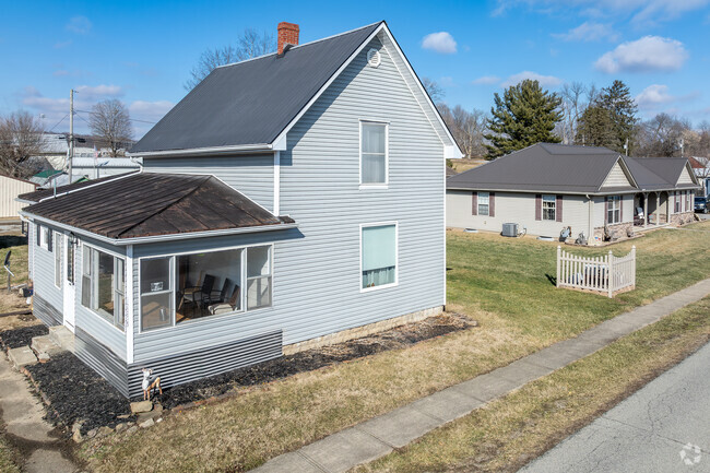 Howard features charming American foursquare homes that showcase early 20th-century design.