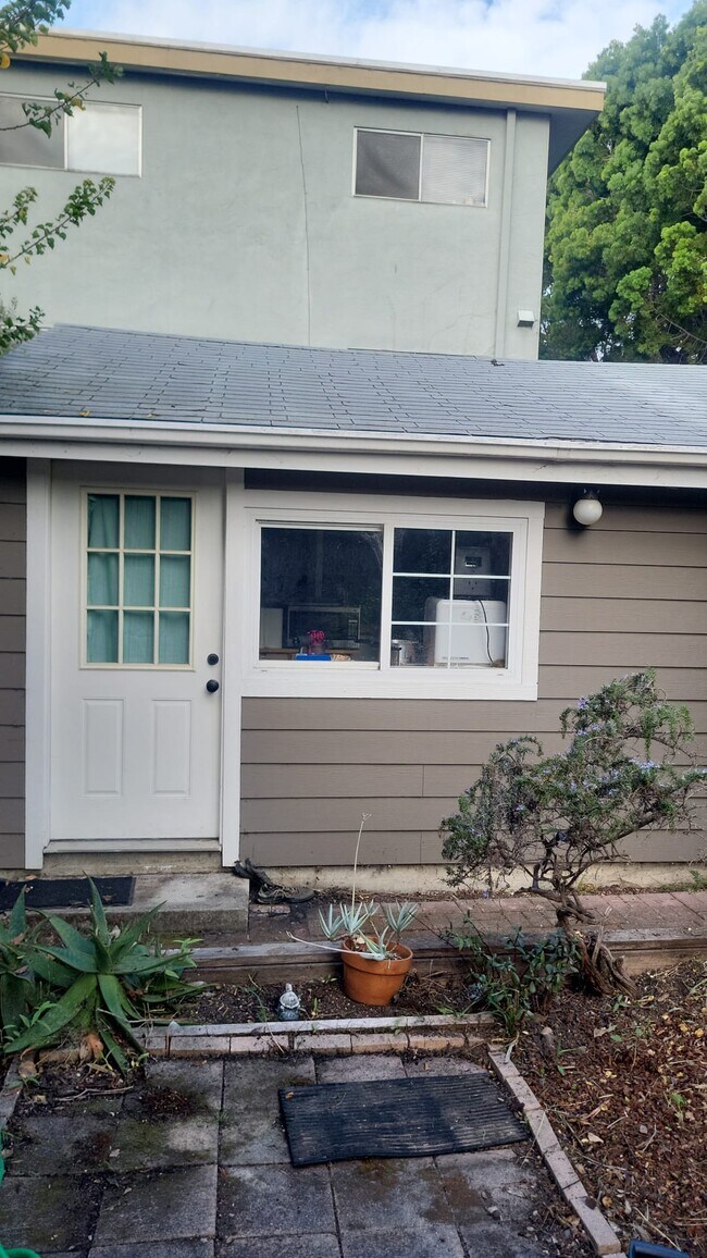 2298 Ashby Ave, Berkeley, CA 94705