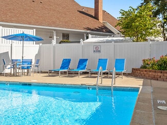 1000 SW Fleming Ct, Topeka, KS 66604