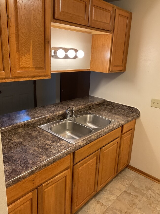 Apartment Homes of Wildwood Preserve in beautiful Oak Creek, WI, Oak Creek, WI 53154 - photo 7