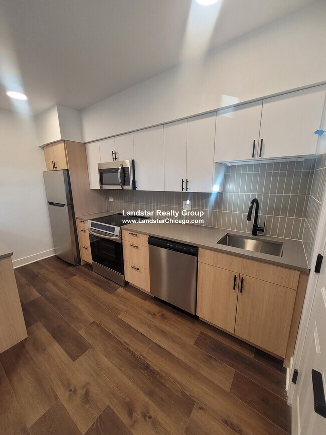 1239 Chicago Ave, Evanston, IL 60202