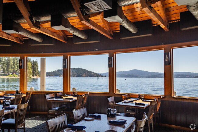 The floating restaurant on the lake, Cedars offers up some amazing views of Lake Couer d'Alene.