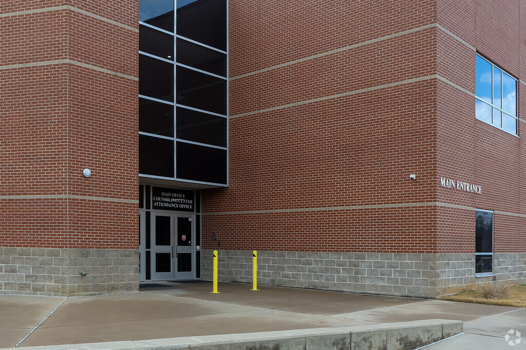 The faculty and staff at Arkansas High School believe that each student creates their own future through hard work.