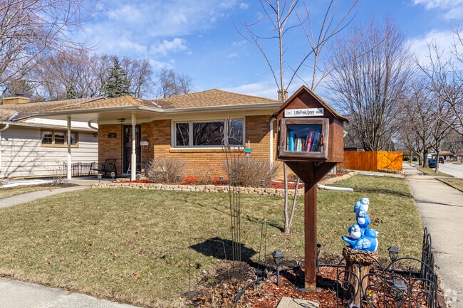 The occasional little free library can be found next to North Bay-Shorecrest's ranch style homes.