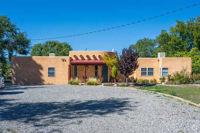 The estimated average home price in Espanola is around $285,000.