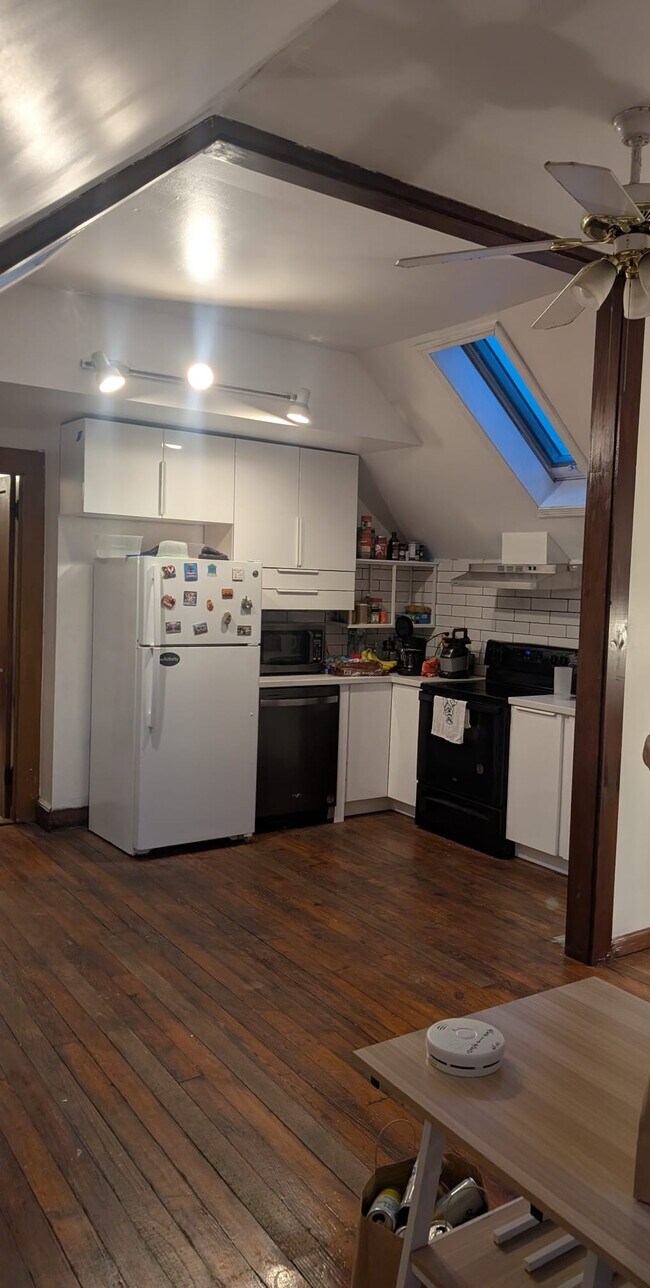124 Foster St Unit 3rd Floor, New Haven, CT 06511