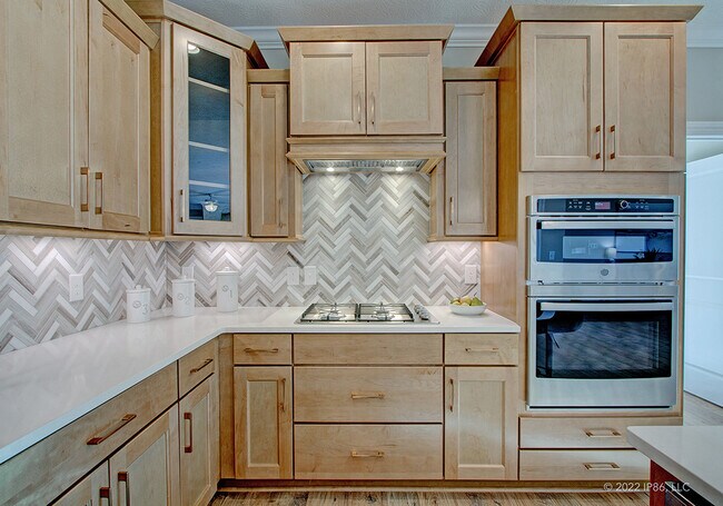 1008 NW Creekside Dr unit 37637625, Waukee, IA 50263 - photo 2