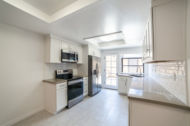 9743 Reseda Blvd unit Upstairs north bedro, Northridge, CA 91324 - photo 4