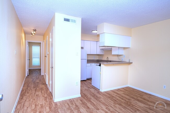 Montage Apartments, Austin, TX 78705 - photo 7