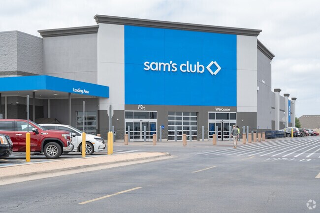 Shopping is quick and convenient with Sam’s Club near Airport Loop 322 neighborhood Abilene.