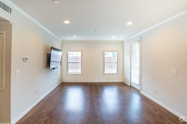 Old Row at Cloverdale, Tuscaloosa, AL 35401 - photo 5