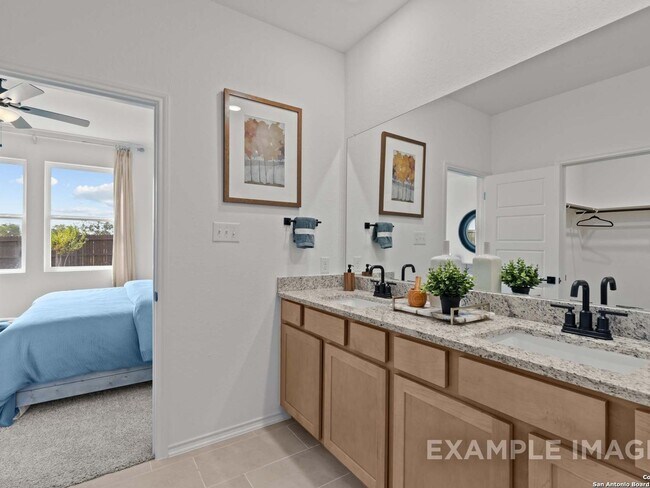 324 Jean St, Seguin, TX 78155 - photo 4