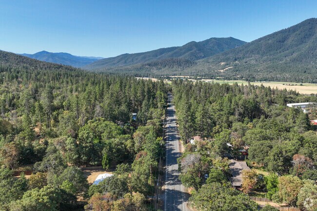 The Ruch neighborhood is filled with beautiful greenery.