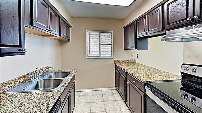 2628 Hidden Lake Dr N unit C, Sarasota, FL 34237 - photo 5