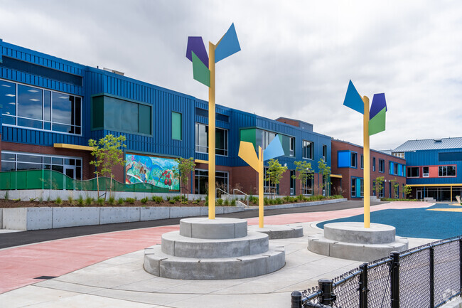 Camas Ridge Community Elementary School is a public school located in the Amazon neighborhood.