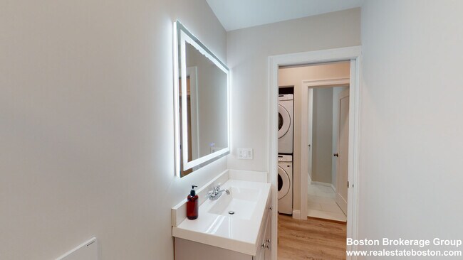 23 Newport St unit 2, Dorchester, MA 02125 - photo 5