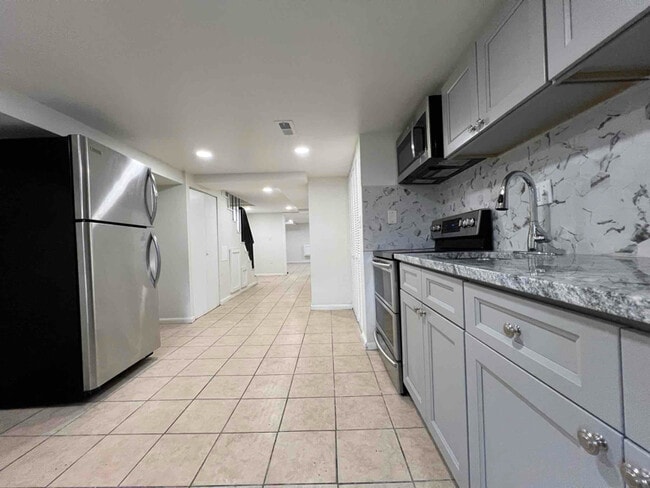 524 S Macon St unit 524 S Macon street, Baltimore, MD 21224 - photo 6